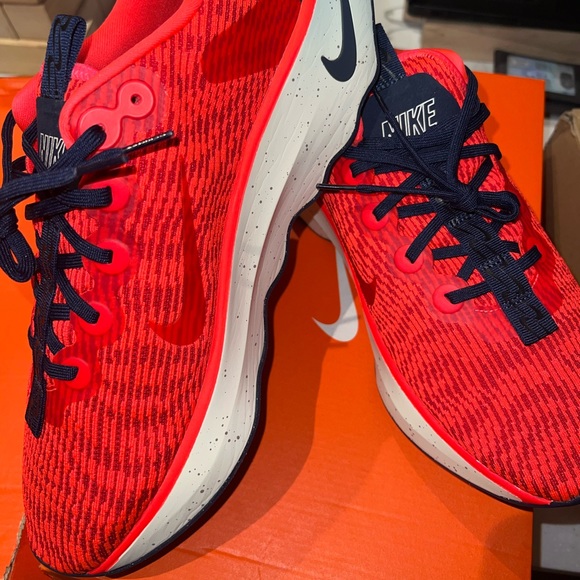 Size 13 - Nike Motiva Bright Crimson - Picture 3 of 5